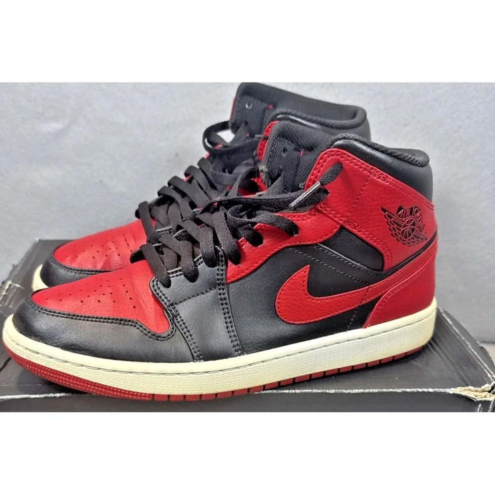 Jordan Air Jordan 1 Mid Bred Banned Retro Leather Size 9.5 Men's 554724-074